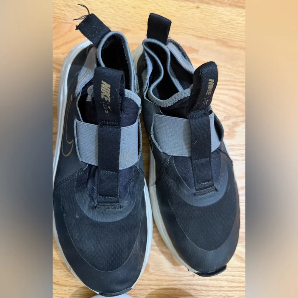 NIKE Athletic Casual Slip-On Sneakers Bundle Size 7Y